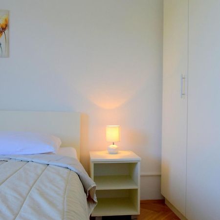 James Bond Apartments New Translation Pokoj fotografie